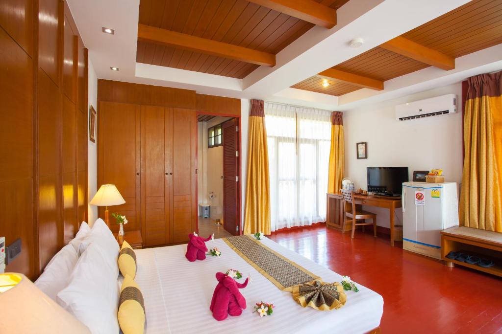 Номер (Улучшенный коттедж), P.P. Erawan Palms Resort