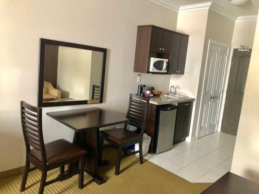 Ramada by Wyndham Cold Lake photo 1