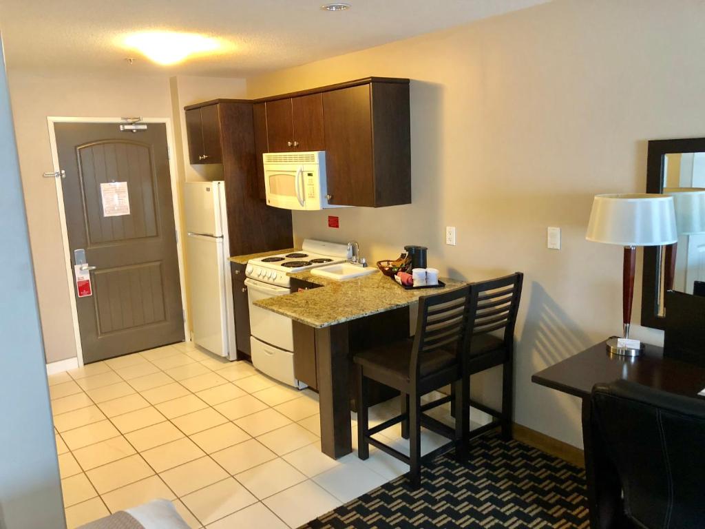 Ramada by Wyndham Cold Lake photo 4