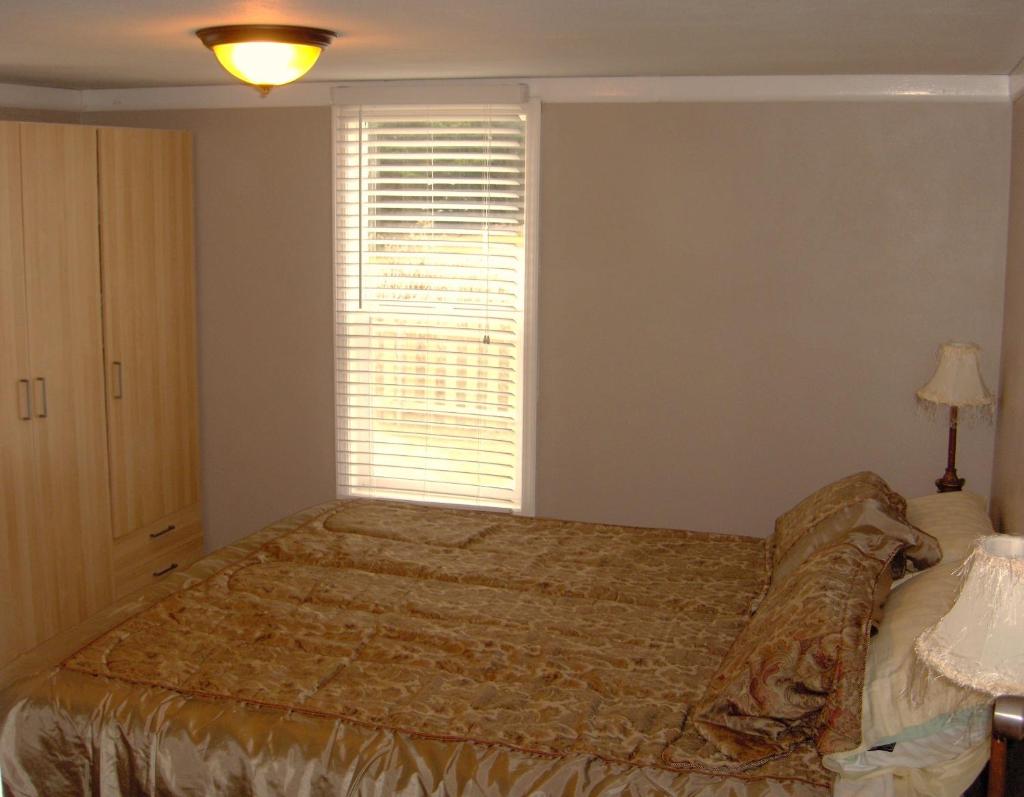 Historic 1920s Cabin photo 4