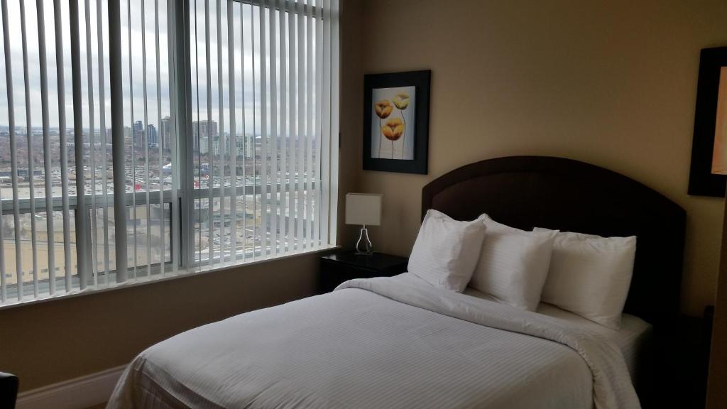 Platinum Suites Furnished Executive Suites photo 3