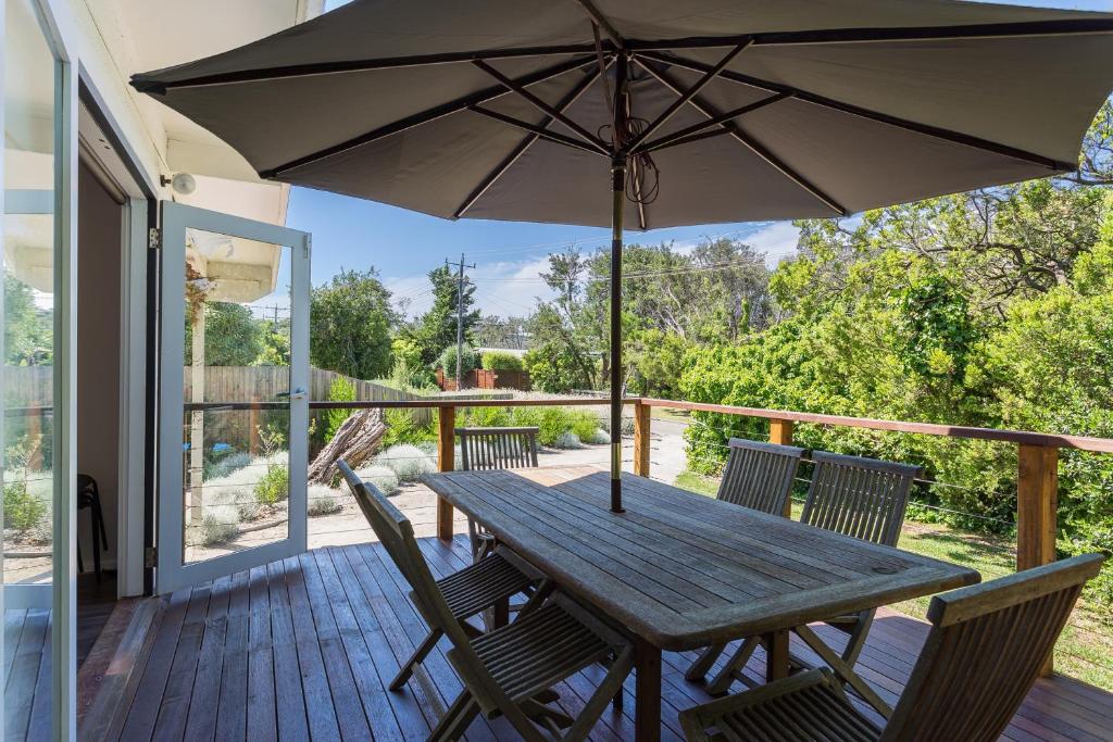 Blairgowrie Bella - light filled home with great deck photo 1