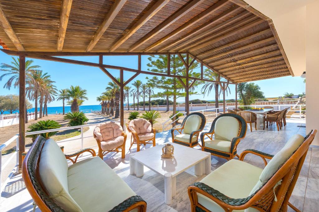 Villa Maria Beachfront Residence photo 4