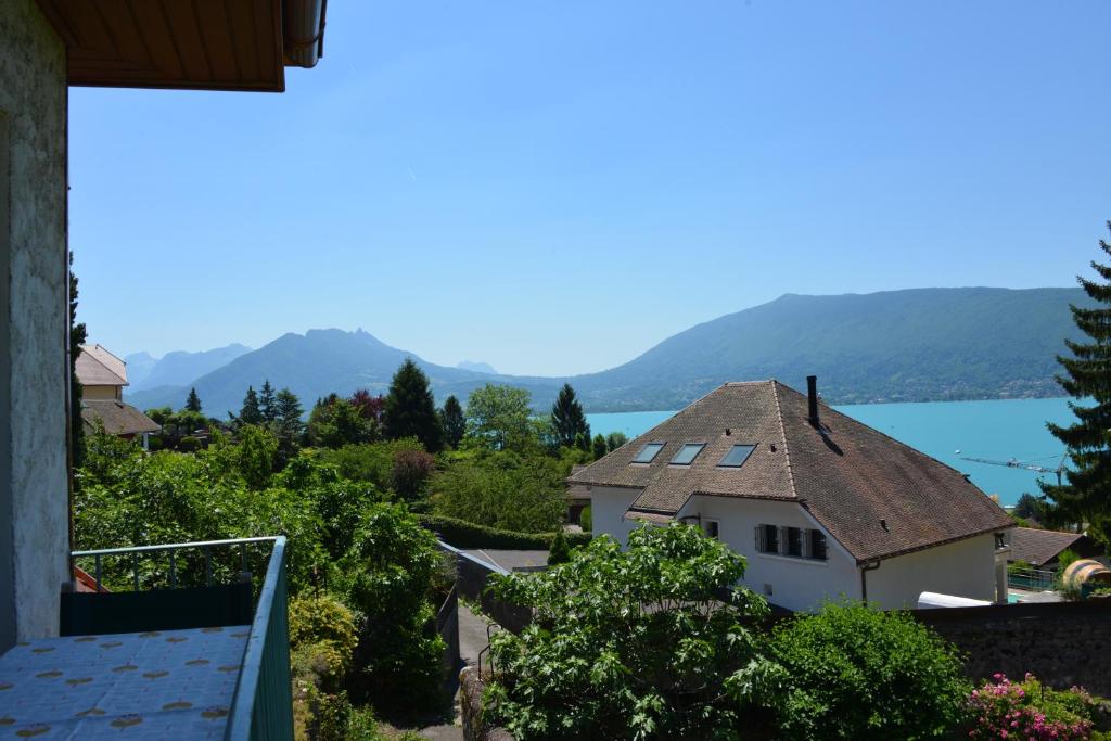 La Villanelle - Magnifique vue sur le lac, 5 minutes à pied de la plage photo 2