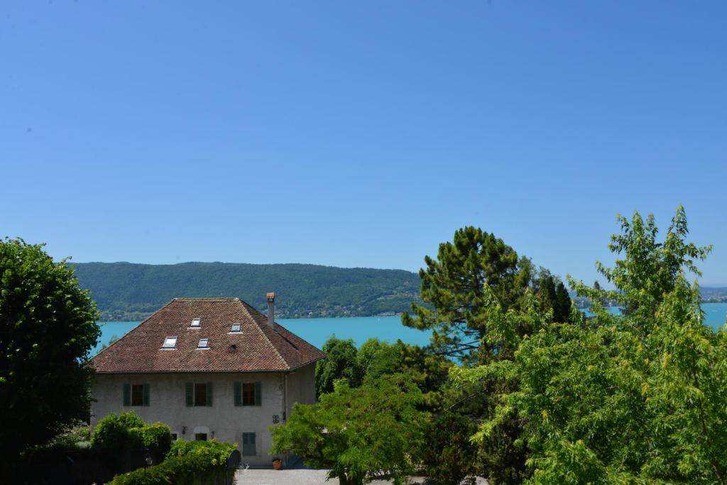 La Villanelle - Magnifique vue sur le lac, 5 minutes à pied de la plage photo 3