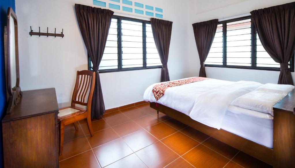 SingVillage Holiday House