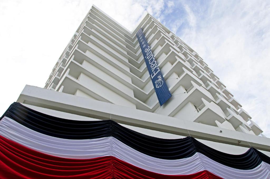 The Executive Hotel photo 2