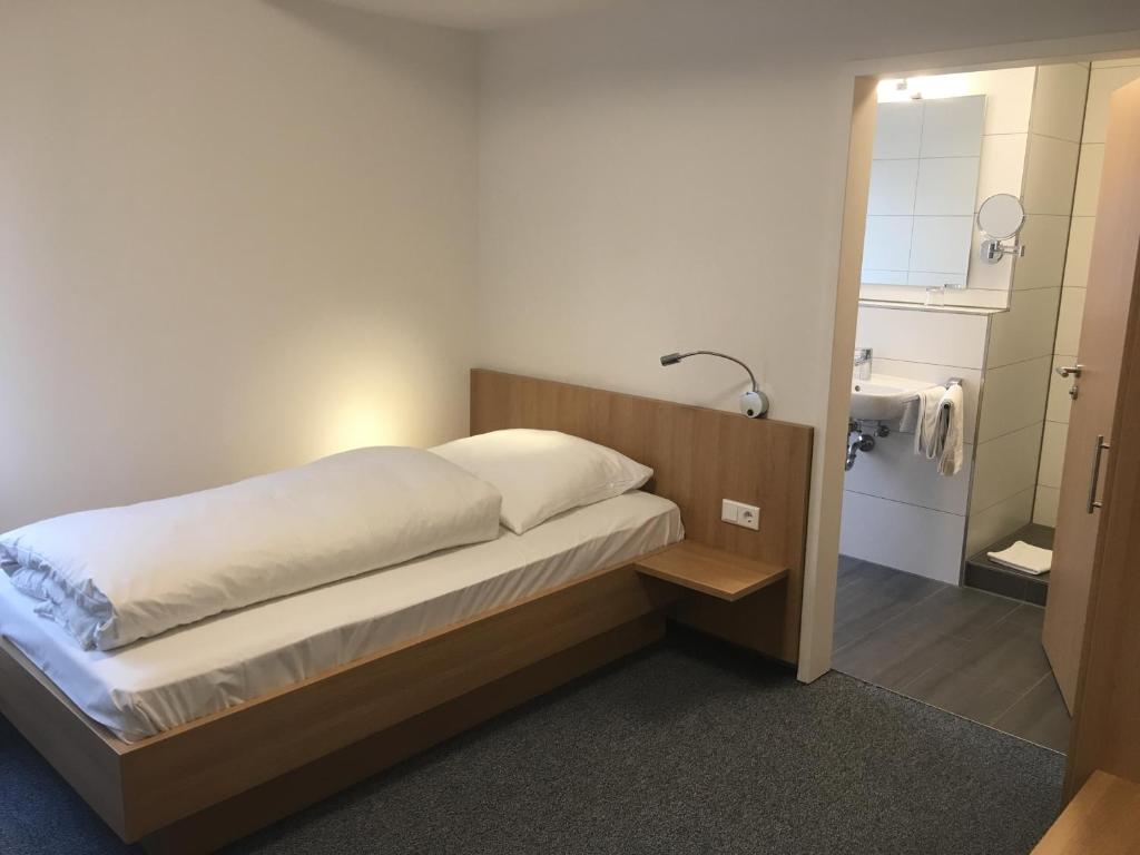 Landhotel Gasthof am Berg photo 2