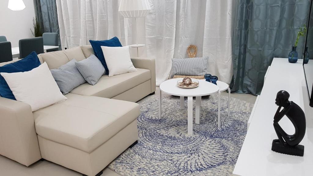 Elegant Modern Blue Apartment photo 4