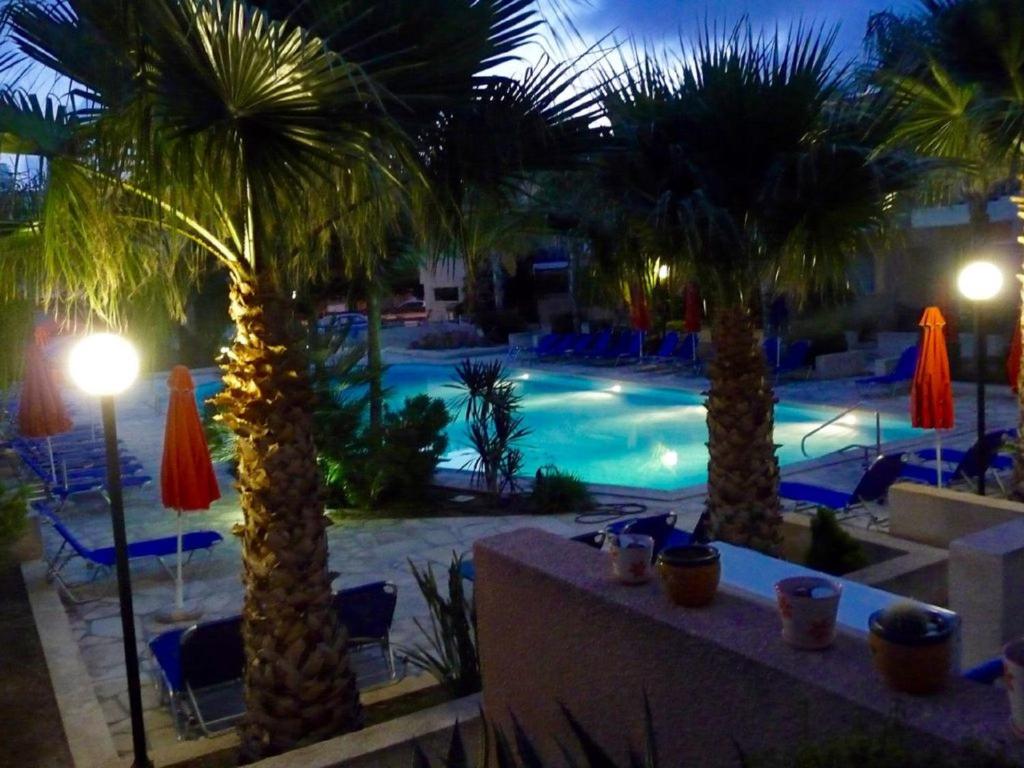 Aurora Townhouse - Complimentary Paphos Airport Transport photo 4