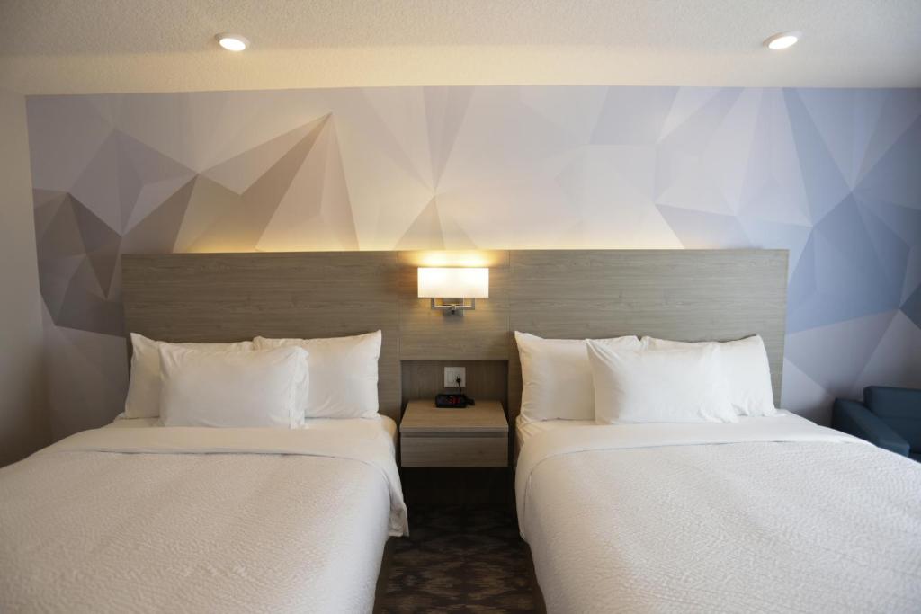 Days Inn by Wyndham Calgary North Balzac photo 3