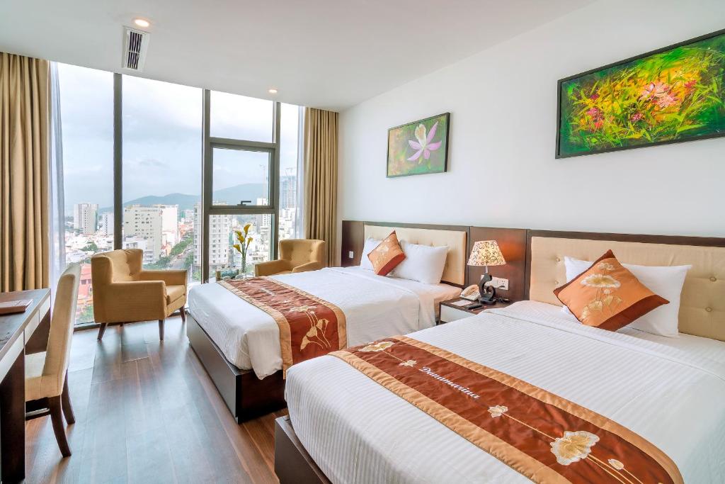 Трехместный (Трехместный номер Делюкс с видом на море), Dana Marina Hotel