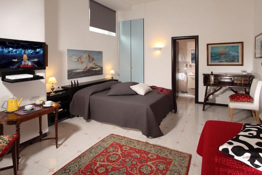 Roma Central Guest House - Tap to explore photos