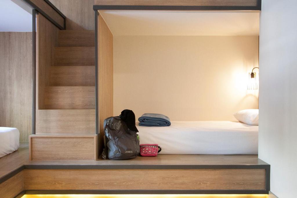 Номер (Односпальная кровать в общем номере), Lub d Philippines Makati