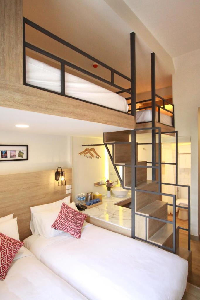 Четырехместный (Четырехместный номер с собственной ванной комнатой), Lub d Philippines Makati