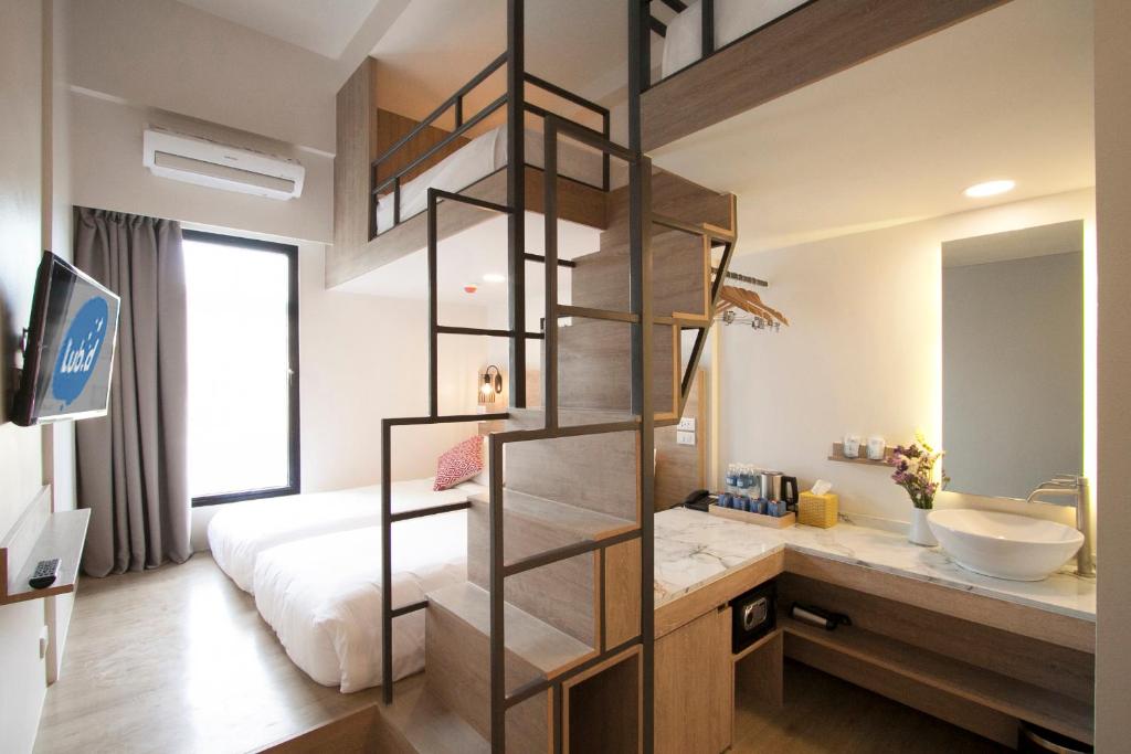 Четырехместный (Четырехместный номер с собственной ванной комнатой), Lub d Philippines Makati