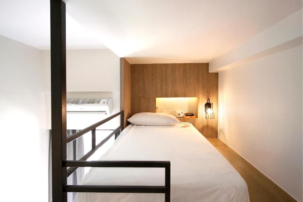 Четырехместный (Четырехместный номер с собственной ванной комнатой), Lub d Philippines Makati