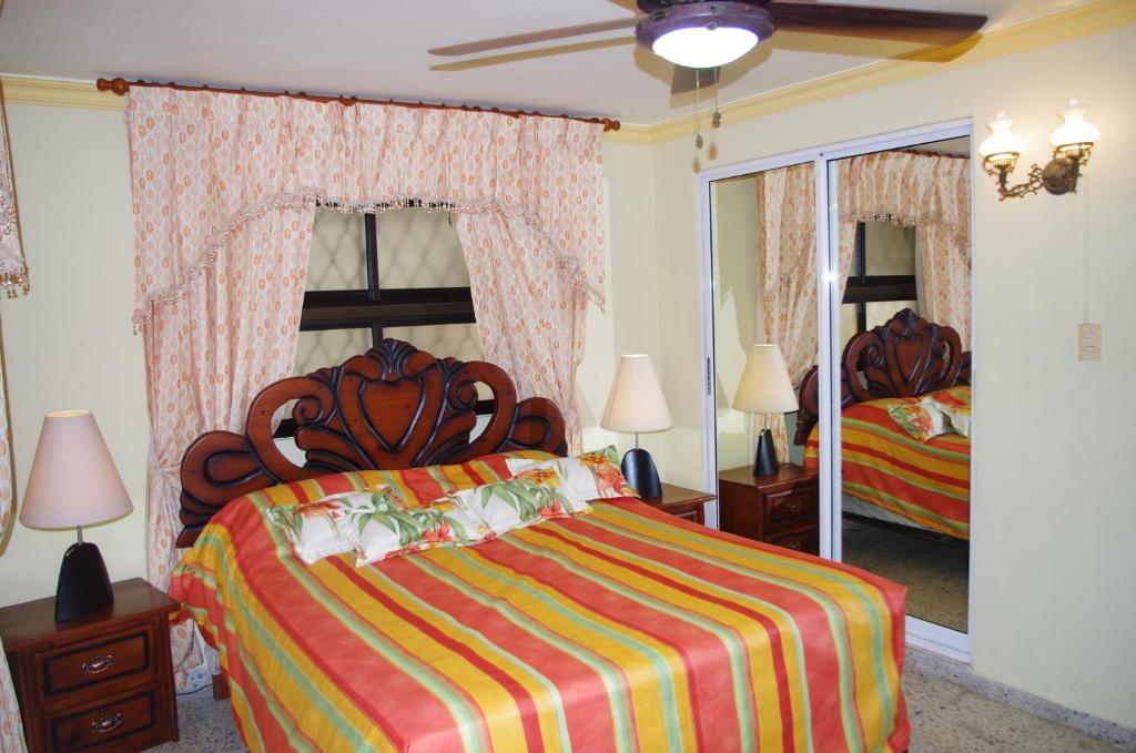 Номер (Дом для отпуска), Costa Verde Hotel with patio