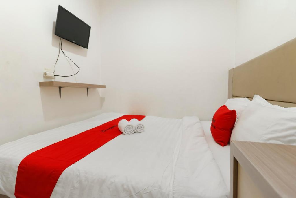 Двухместный (Двухместный номер с 1 кроватью), RedDoorz @ Kebon Kacang