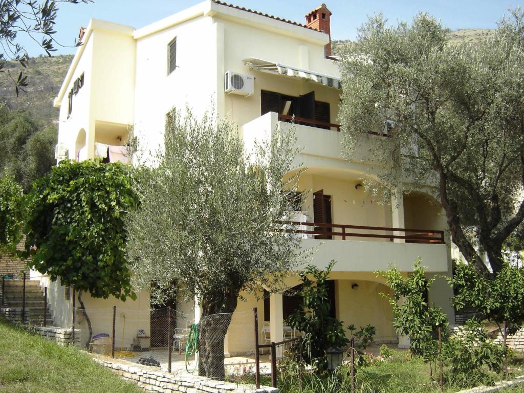 Gregovic Family Apartments photo 4