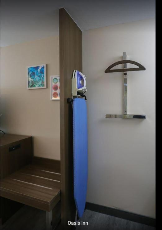 Oasis Inn photo 2