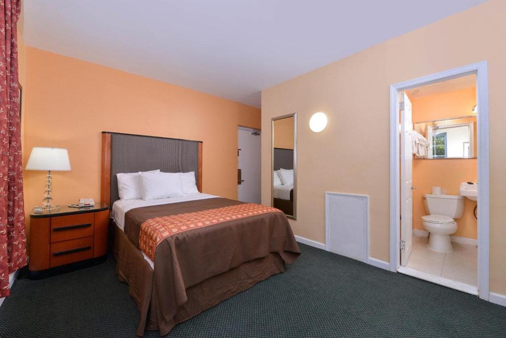 Media Inn & Suites photo 3