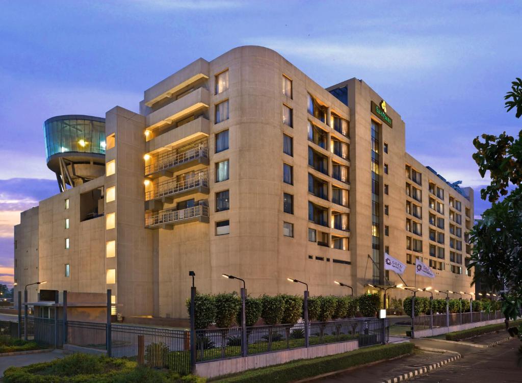 Сьюит (Premier King/Twin Suite), Savoy Suites Manesar
