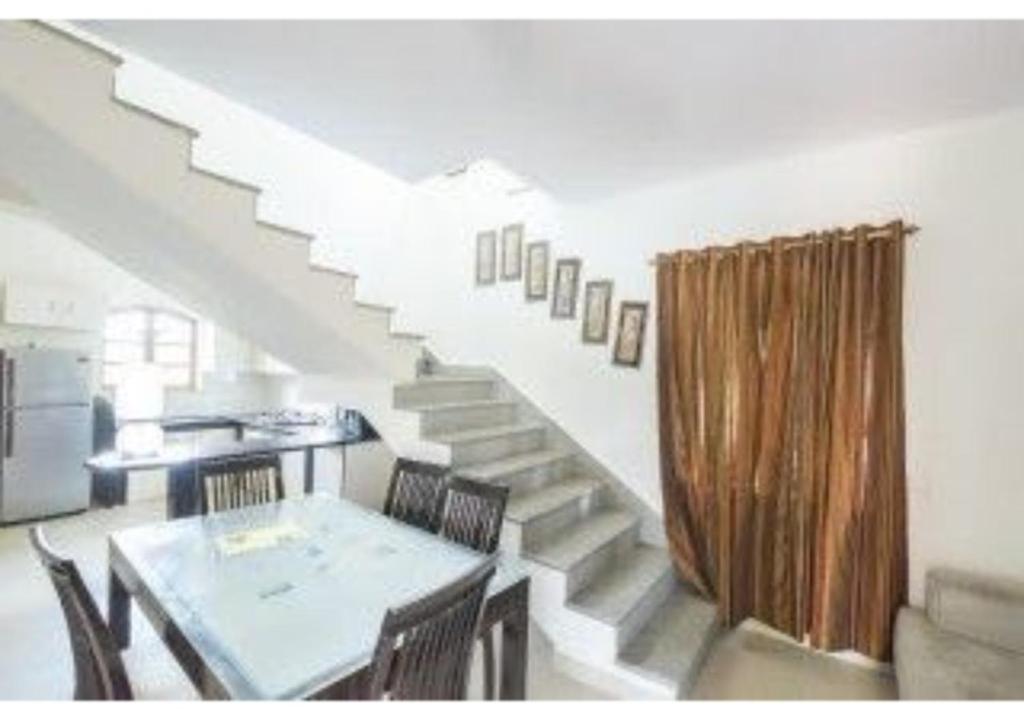 4Bhk Exotic Villa with Swimming pool photo 3