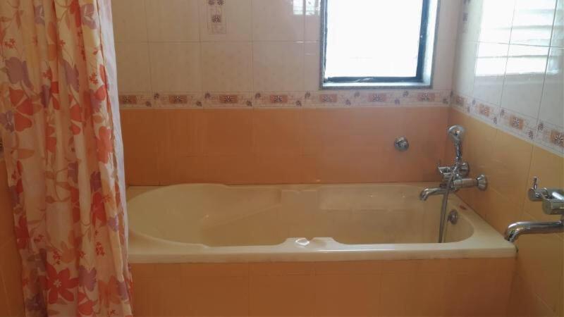 Plush 4BHK Holiday Home with Pool photo 2