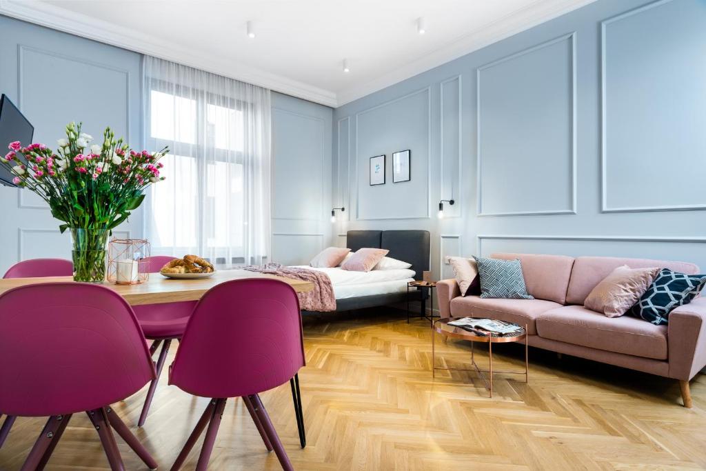 P&J Luxury Apartments - Tap to explore photos