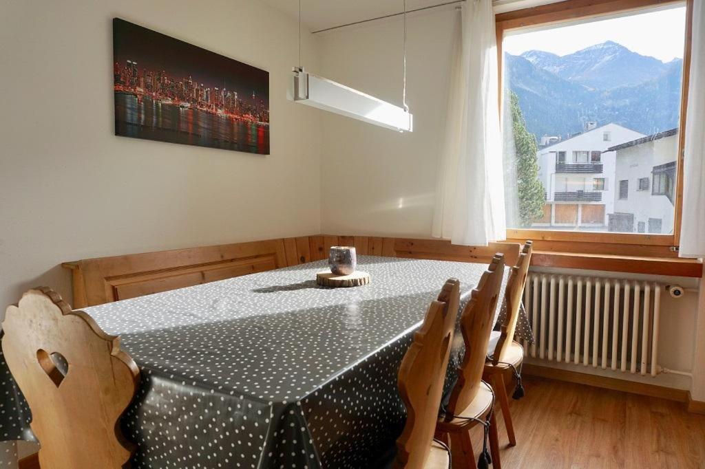 Ulrike (709 Sh) photo 2