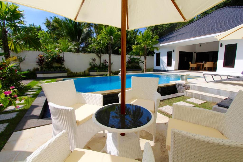 Villa Kupu Kupu Lovina photo 3