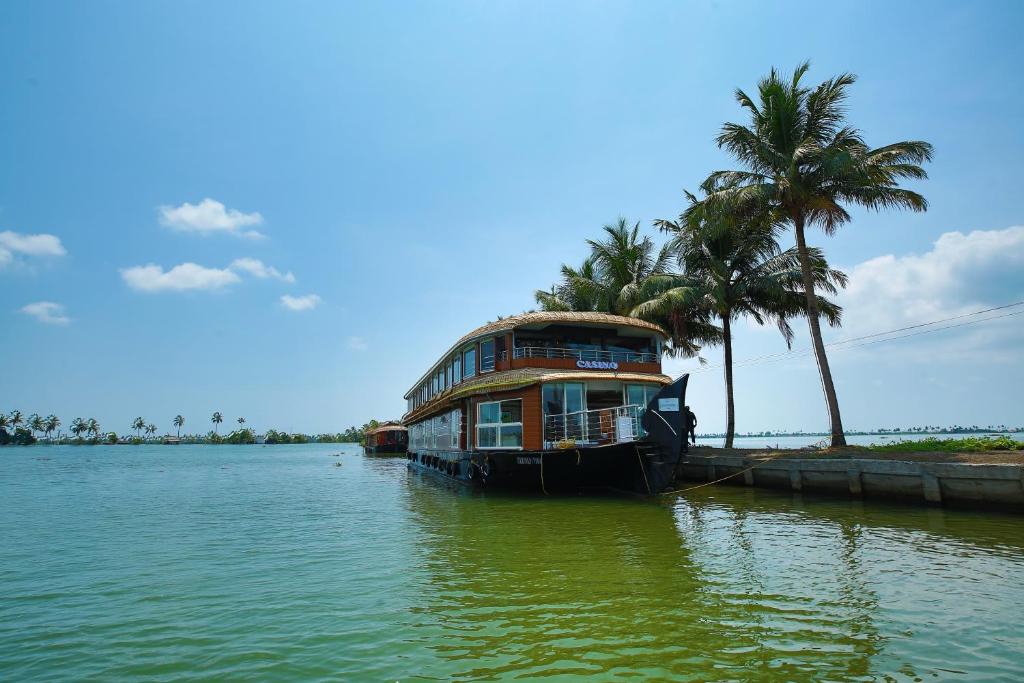 Southern Panorama Houseboats photo 2