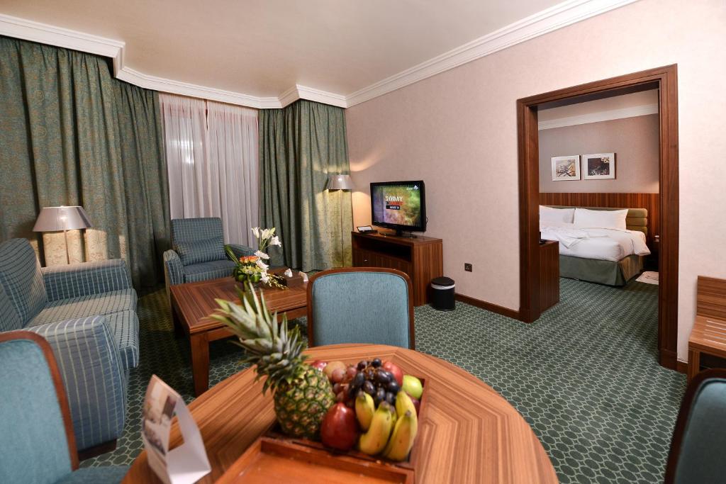 Семейный (Клубный люкс), Отель City Seasons Al Hamra Hotel