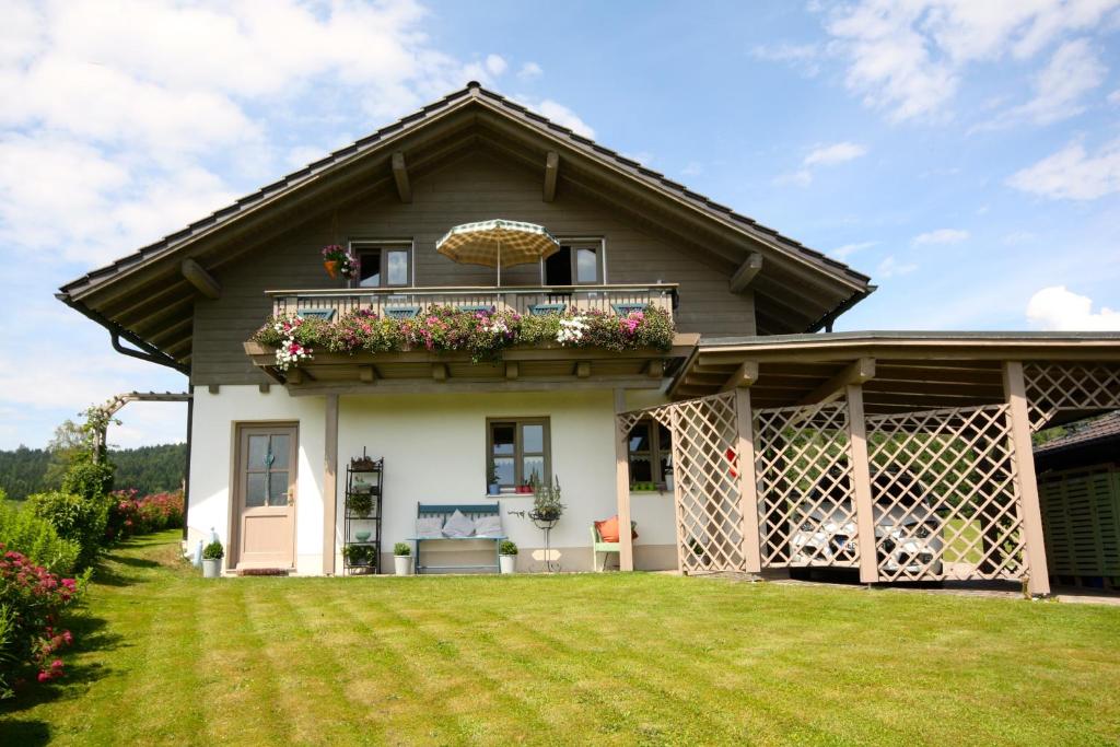 Ferienhaus und Ferienwohnungen Holzapfel Geiersthal photo 1