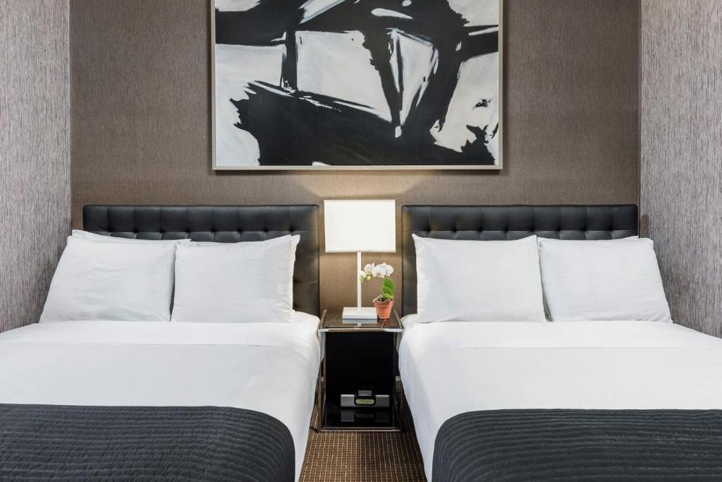 Двухместный (Стандартный номер с 2 двуспальными кроватями), Park West Hotel