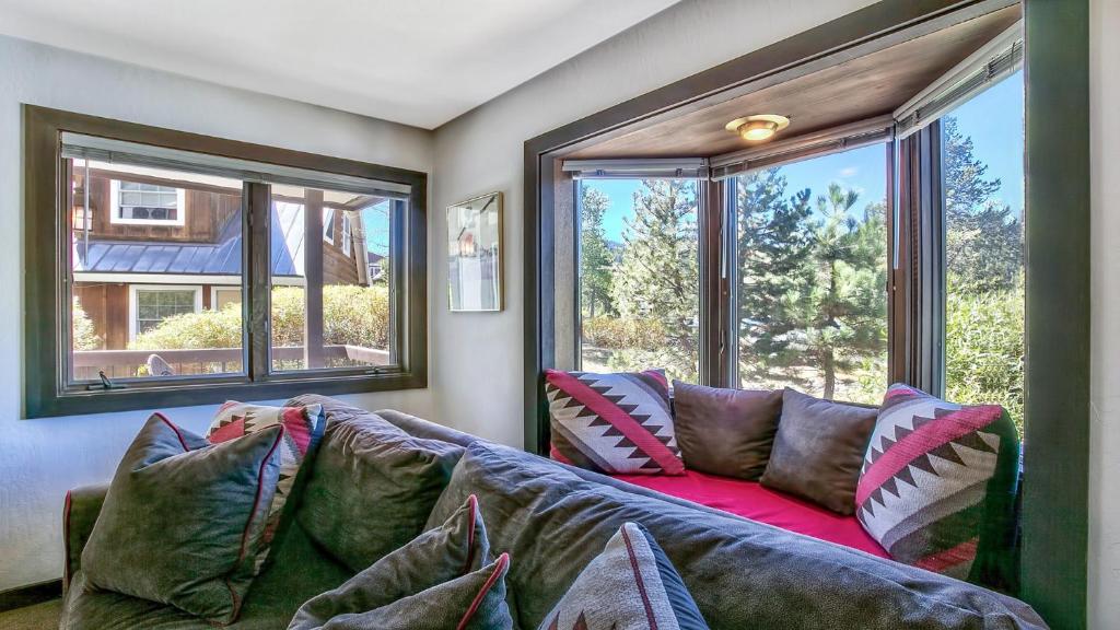 Warm Squaw Valley 1BR Condo photo 3