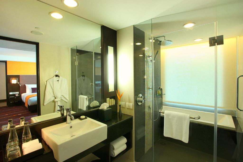 Сьюит (Полулюкс), Отель Radisson Suites Bangkok Sukhumvit