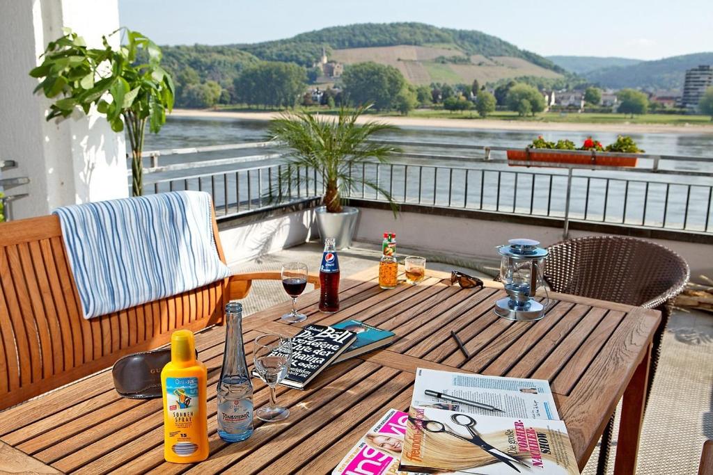 Двухместный (Двухместный номер с балконом и видом на реку), Rheinhotel Vier Jahreszeiten