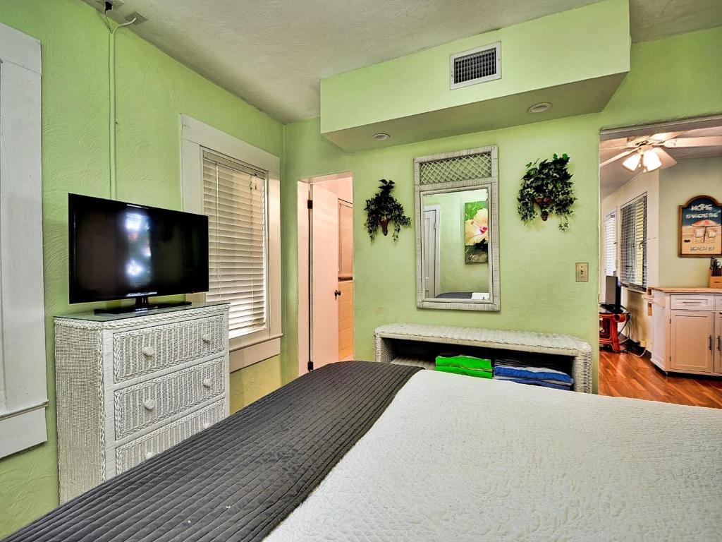 Palm Place 2 - Coconut Palm Beach getaway 623 photo 3