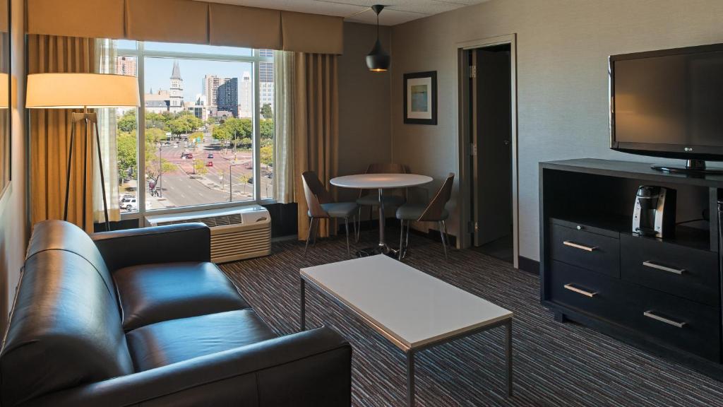Holiday Inn St. Paul Downtown, an IHG Hotel photo 1