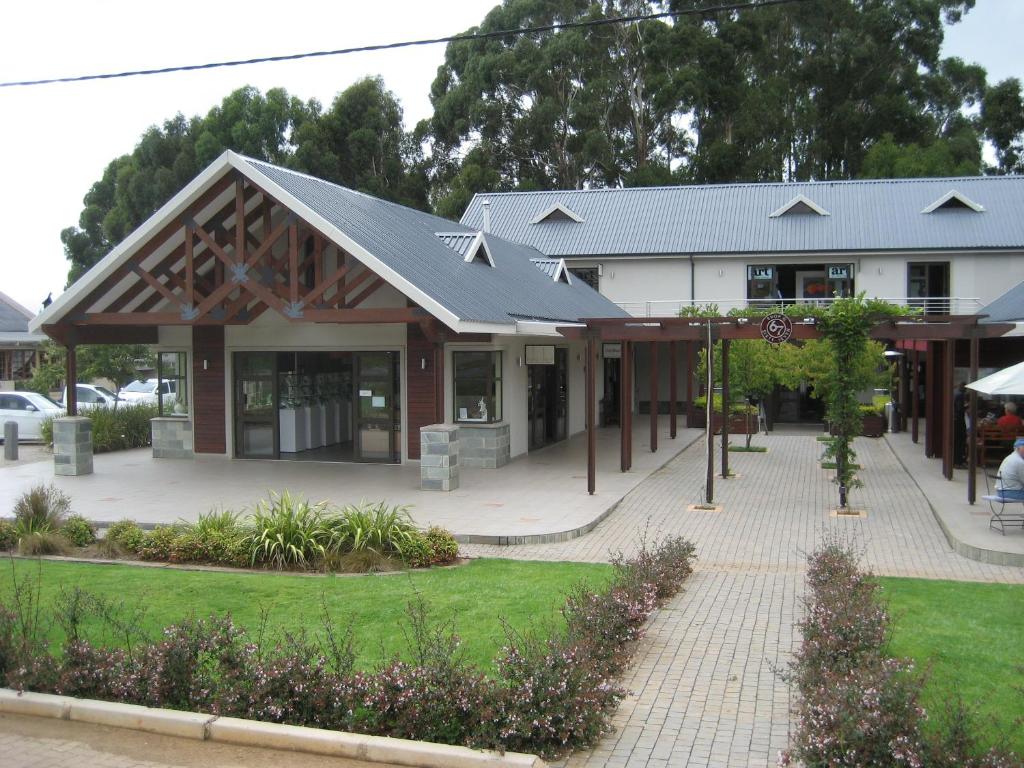 Stay@67 Apartments - Dullstroom photo 1
