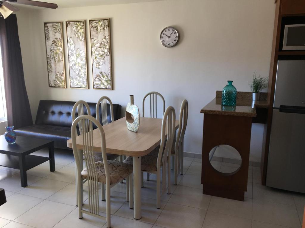 Fantastic & Cozy #3: Condo Close to the Beach photo 3