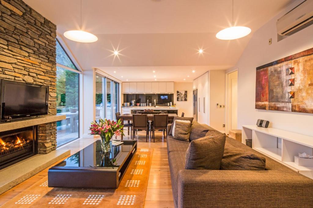 Riverview Retreat Holiday Home by MajorDomo photo 3