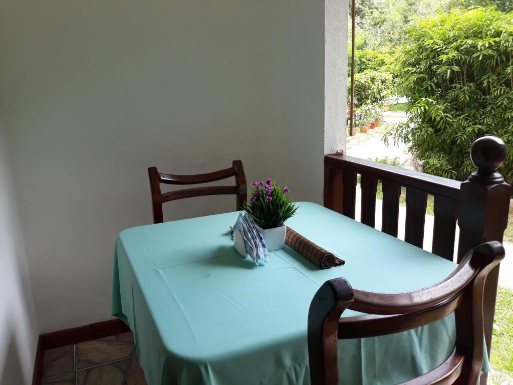 Семейный (Семейный номер с видом на сад), Chloe's Cottage Self-Catering