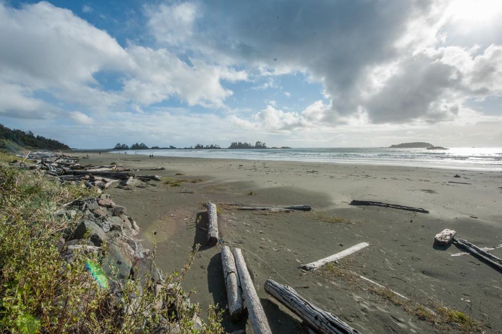 Luxury 2BR Oceanfront Condo by OnlyBC 201 photo 2