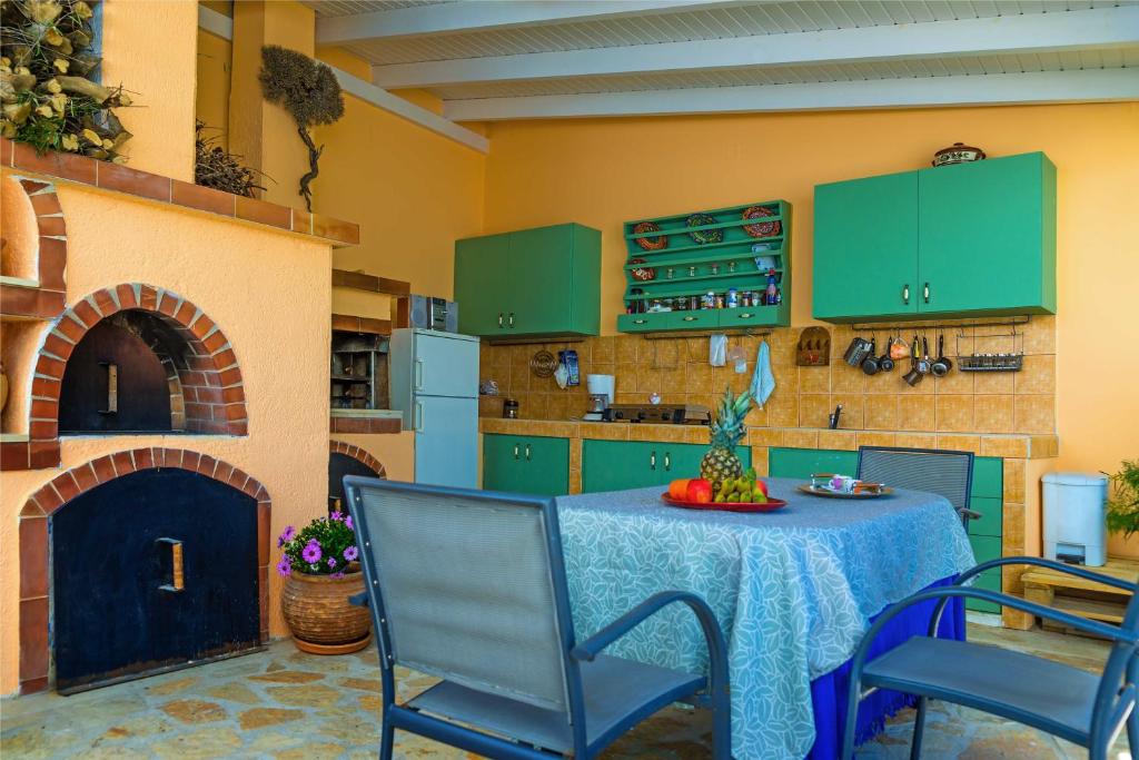 Elegant 1BR by Heraklion Beach Sun &Comfort Await photo 4