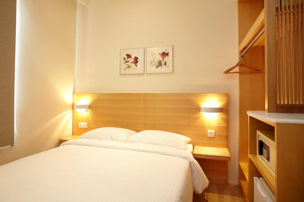 Двухместный (Улучшенный номер с кроватью размера «queen-size»), Hotel Six Seasons @ Mid Valley