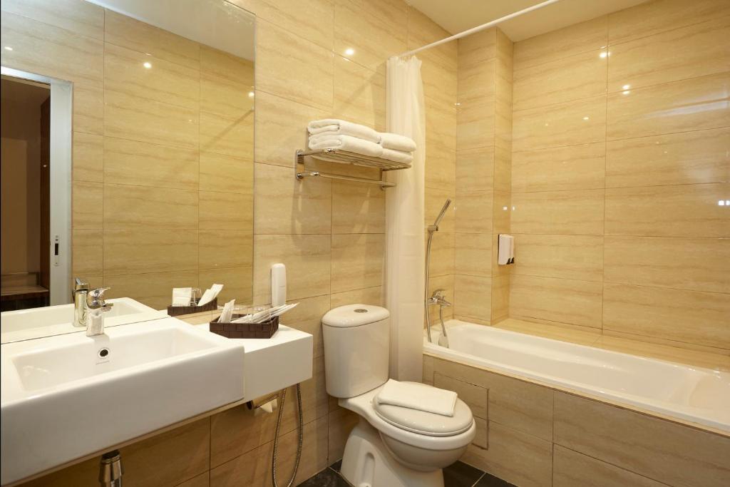 Сьюит (Люкс «Премиум»), Hotel Six Seasons @ Mid Valley