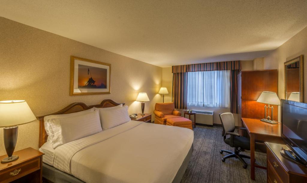 Holiday Inn Arlington at Ballston, an IHG Hotel photo 3